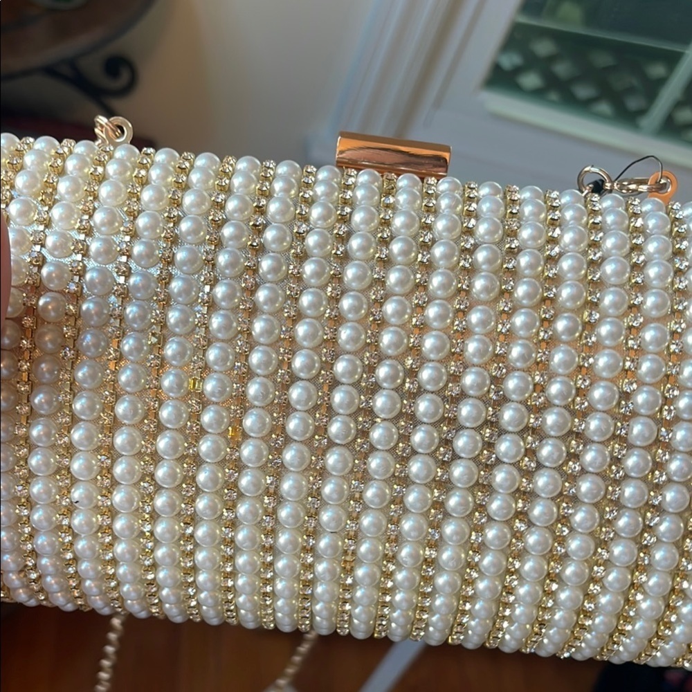 1072 Elegant Pearl and Gold Evening Clutch - Picture 2 of 10
